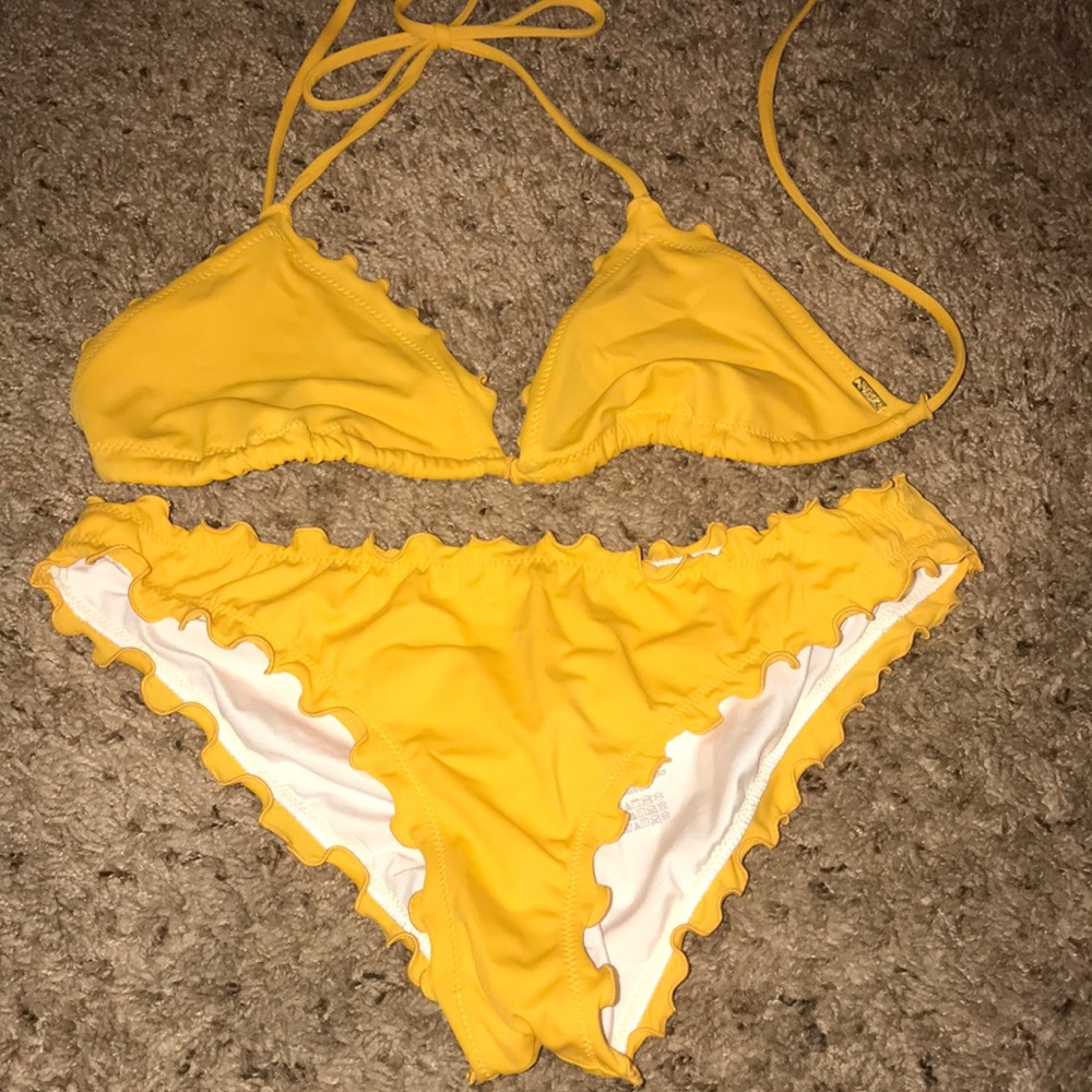 Yellow/mustard bikini
